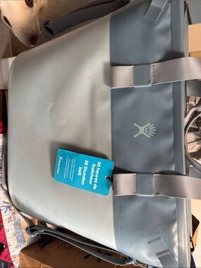 Hydro Flask Two-Tone Pale Blue Travel Tote